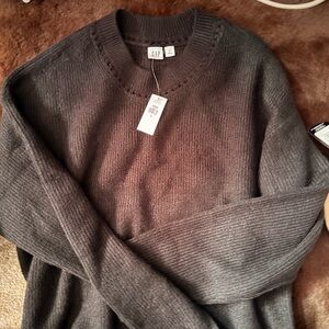 GAP Women’s Black Crewneck Sweater
